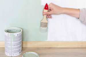 How to Tell the Difference Between Latex and Oil Paint