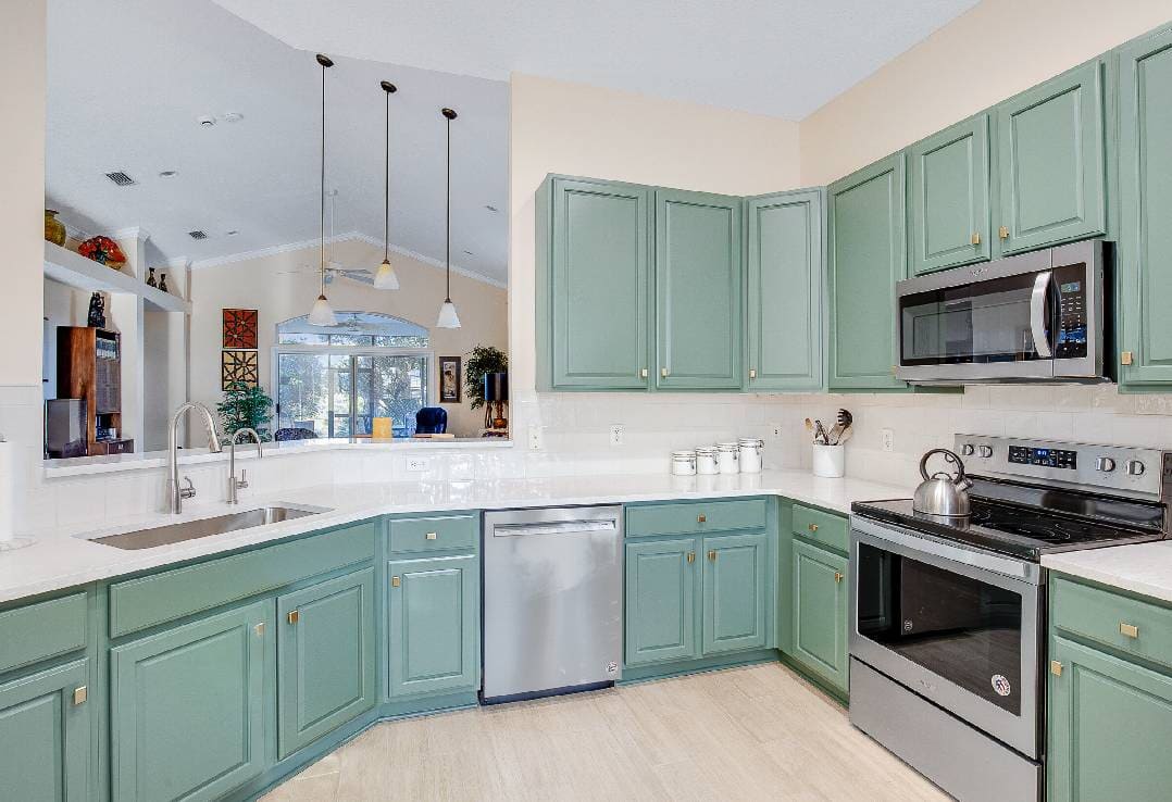 expert cabinet painting